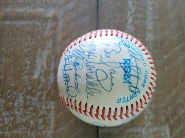 Autographed baseball 25 signatures. A few FRANK HOWARD, WALLACE JOHNSON, RICH ALBERT, JEFF COX, MANY MORE