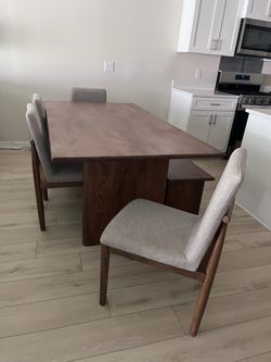 Dining Set- Ashley Furniture (Isanti)