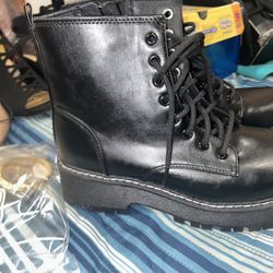 No Boundaries Women Black Boots