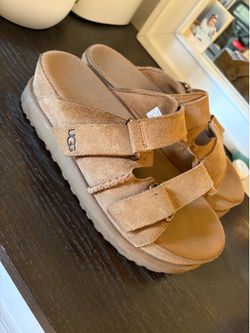 UGG Goldenstar Platform Sandals – Women’s Size 9