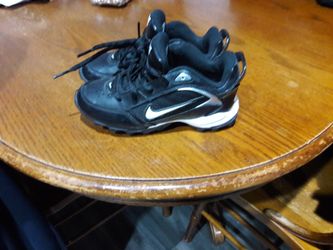 Tenis shoes para football Nike.