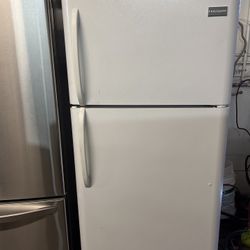 Frigidaire Top- Freezer Refrigerator 