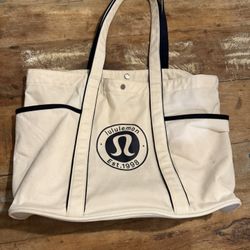 Lululemon Multi Pocket Tote 