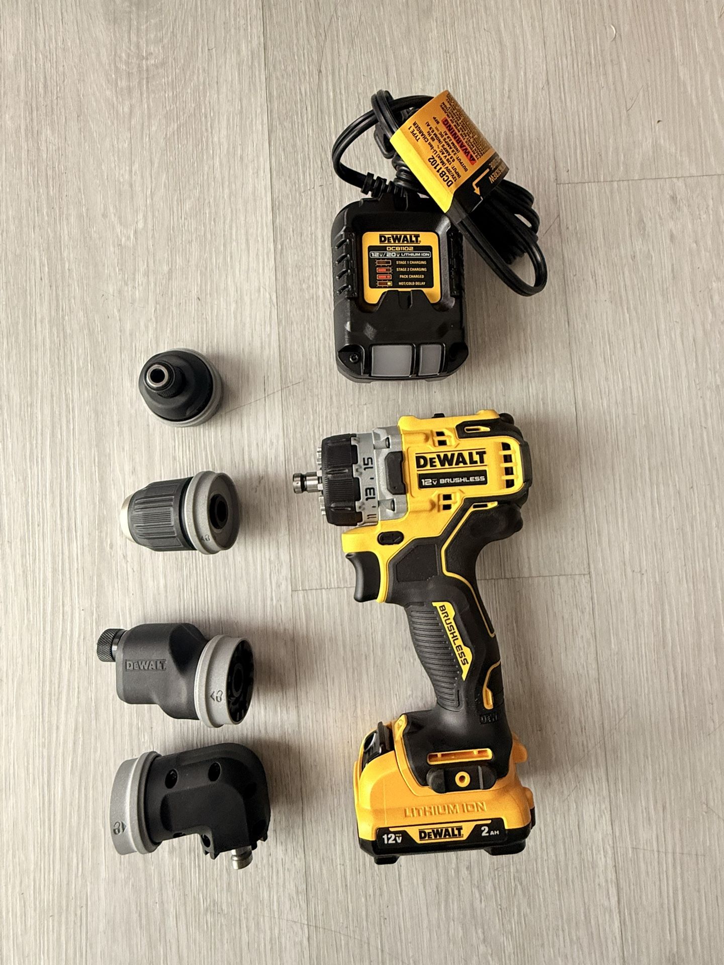 $125 DEWALT 12v Extreme 12 in 1  3/8" keyless brushless 1 Battery and charguer NEW 12v