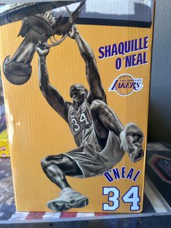 Shaquille O’Neal Replica Statute