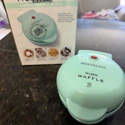 Mini waffle maker