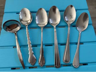 Mixed lot of 6 serving spoons