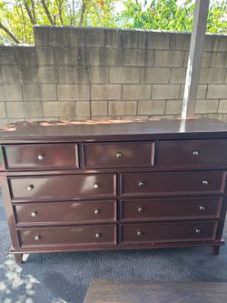 Dresser