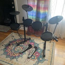 Alesis Electric Drum Set / Drums