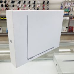 MacBook Air m2 8gb ram 256gb ssd