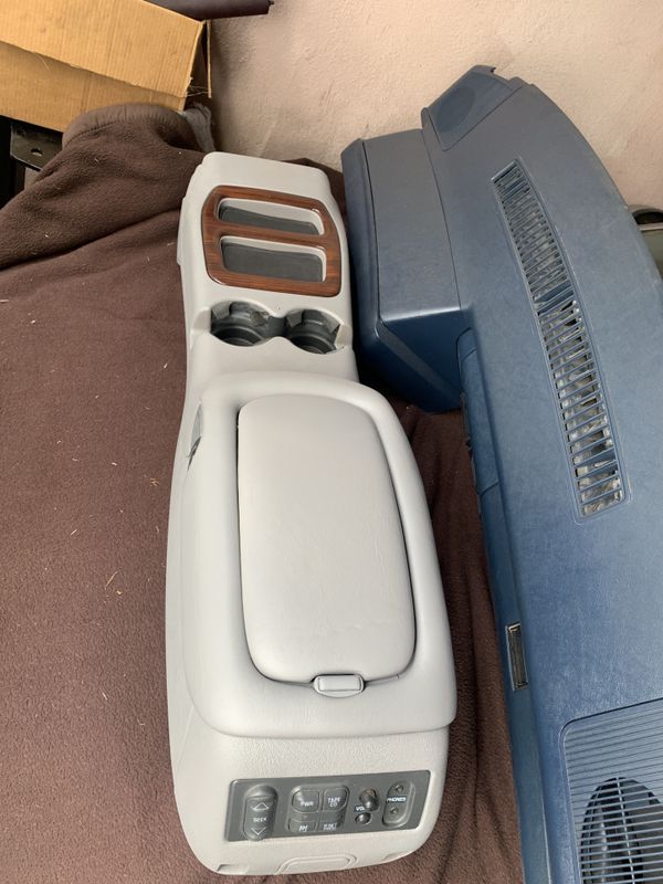 Center console Chevy GMC Silverado for Sale in Los Angeles, CA OfferUp