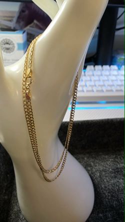 Beautiful 18 Karat Saudi Gold Cuban-style chain, size 18