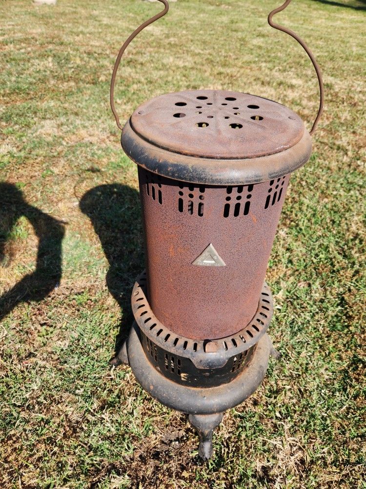 Vintage Perfection 525-M Kerosene Parlor Heater Stove for Sale in La Mesa,  CA - OfferUp