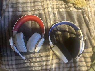 Two headsets Xbox and pst Steelseries