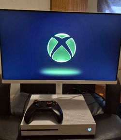 Xbox One S 1TB & Samsung Monitor