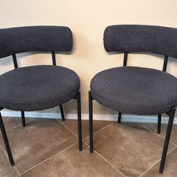 Set of chairs