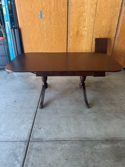 Beautiful Vintage-style drop leaf table