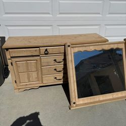 Dresser/mirror set