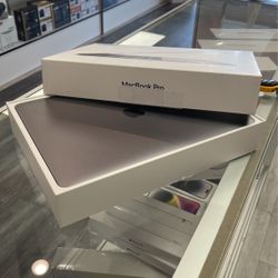 2017 13”MacBook Pro 8gb Ram 256ssd 
