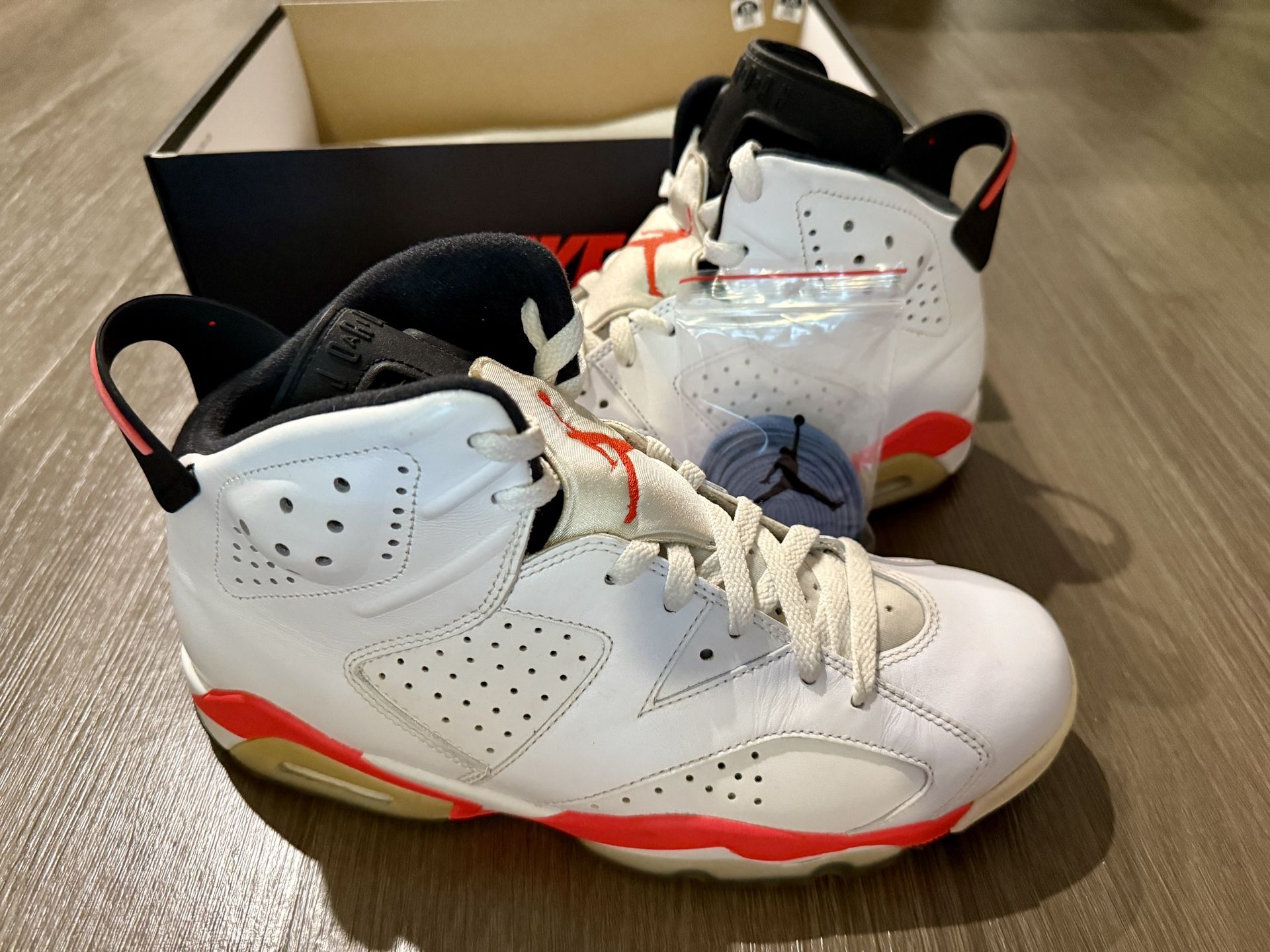 Air Jordan 6 Retro White Infrared (US Men 9)