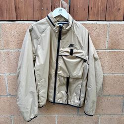 Nike - Sportswear Tech Woven N24 Packable Lined Jacket  size Medium