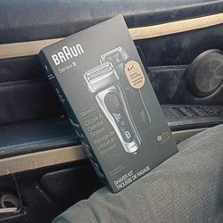 Braun Series 8 Smart Shaver 