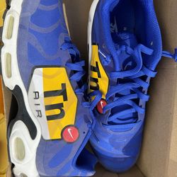 Men’s Shoes Size 14