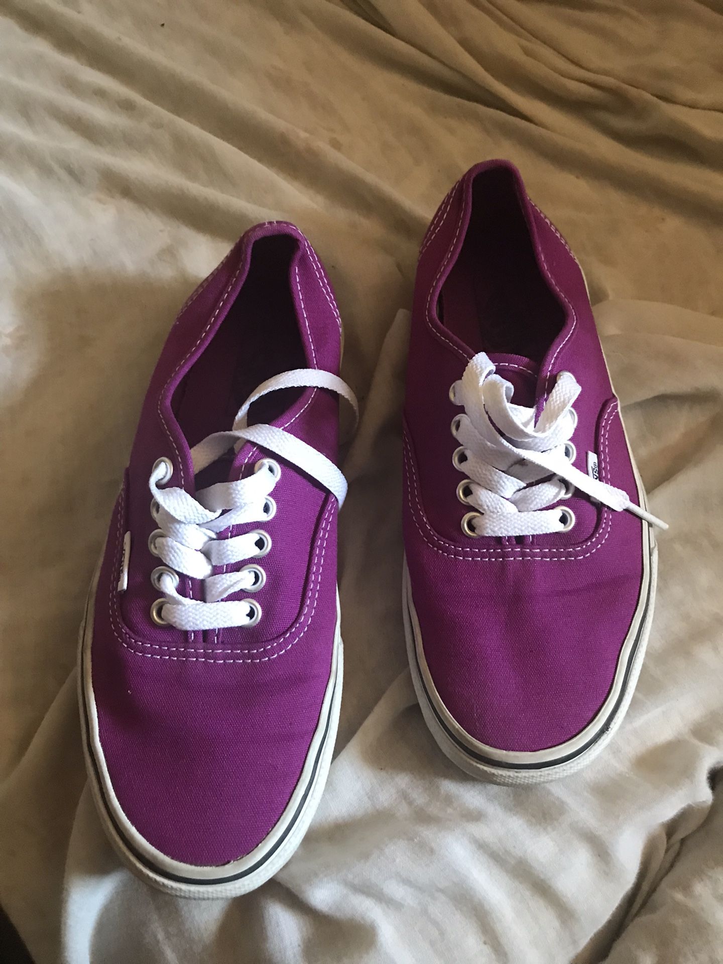 Lnew Very Nice Vans Sneakers See All Pictures Only $25 Firm