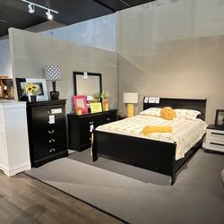 Black Queen 4PC Bedroom Set