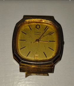 Vintage golden 1986 Timex Q Mens Quartz Watch 44036-13786