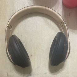 Beat Studio 3 & Lime Vapormaxes 