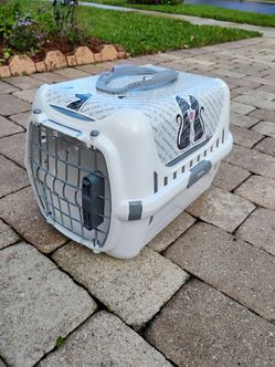 Moderna Pet Carrier. 13 H 18W 12D Good Condition