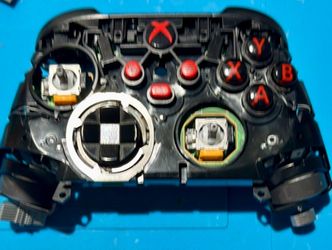 Xbox controller with halo effect