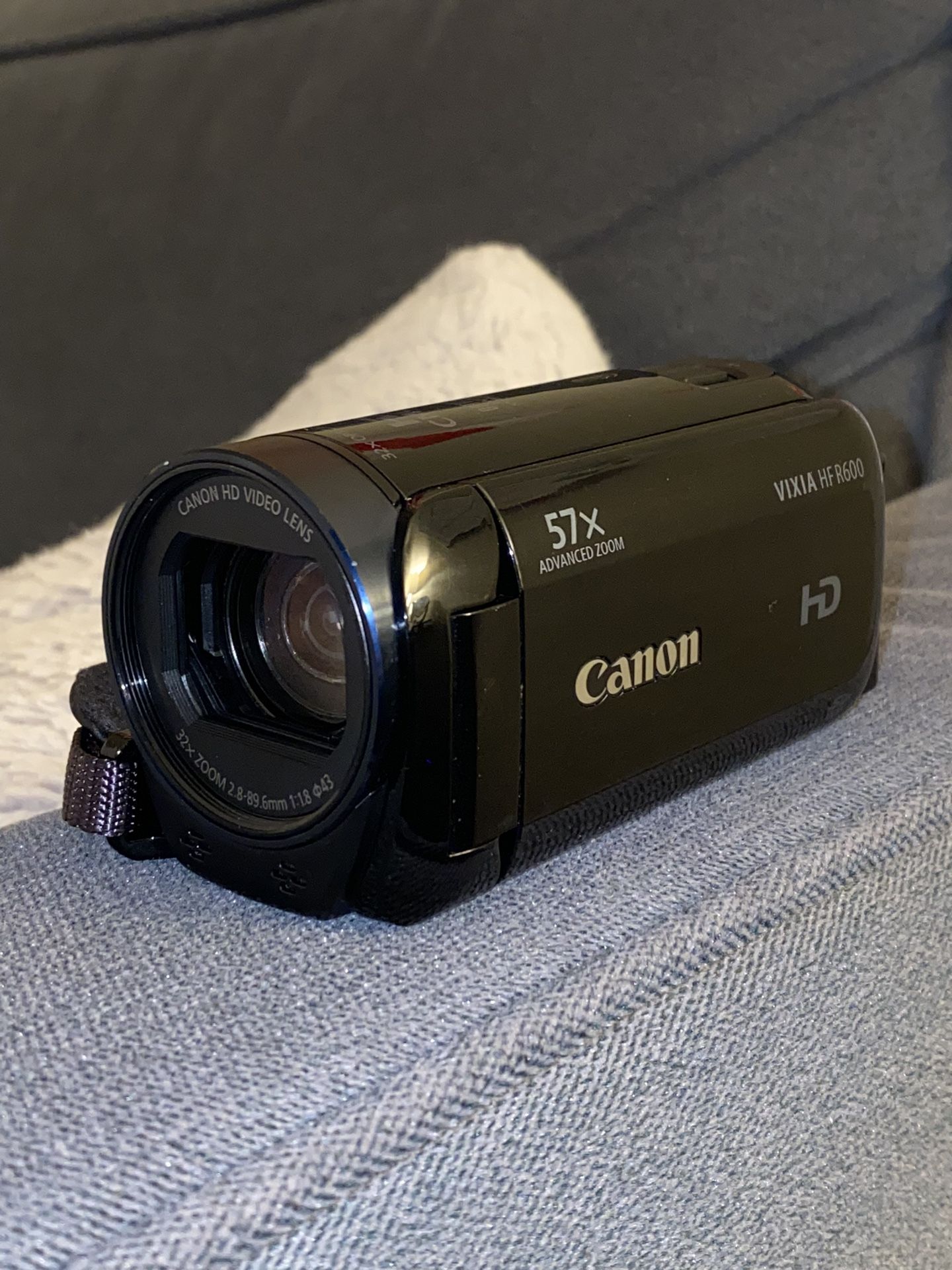Canon Vixia HF R600 HD Camcorder