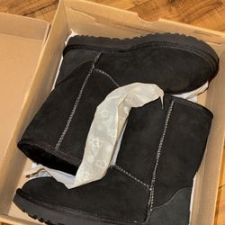 DELUXE CLASSIC SHORT UGG BOOTS - BLACK