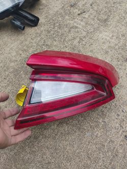 2018 Kia stinger right side quarter panel light