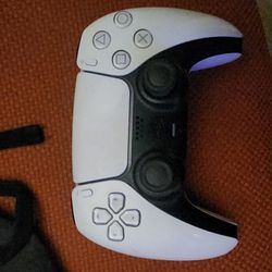 Psn 5 With Controller  Everything  +PS5 portable