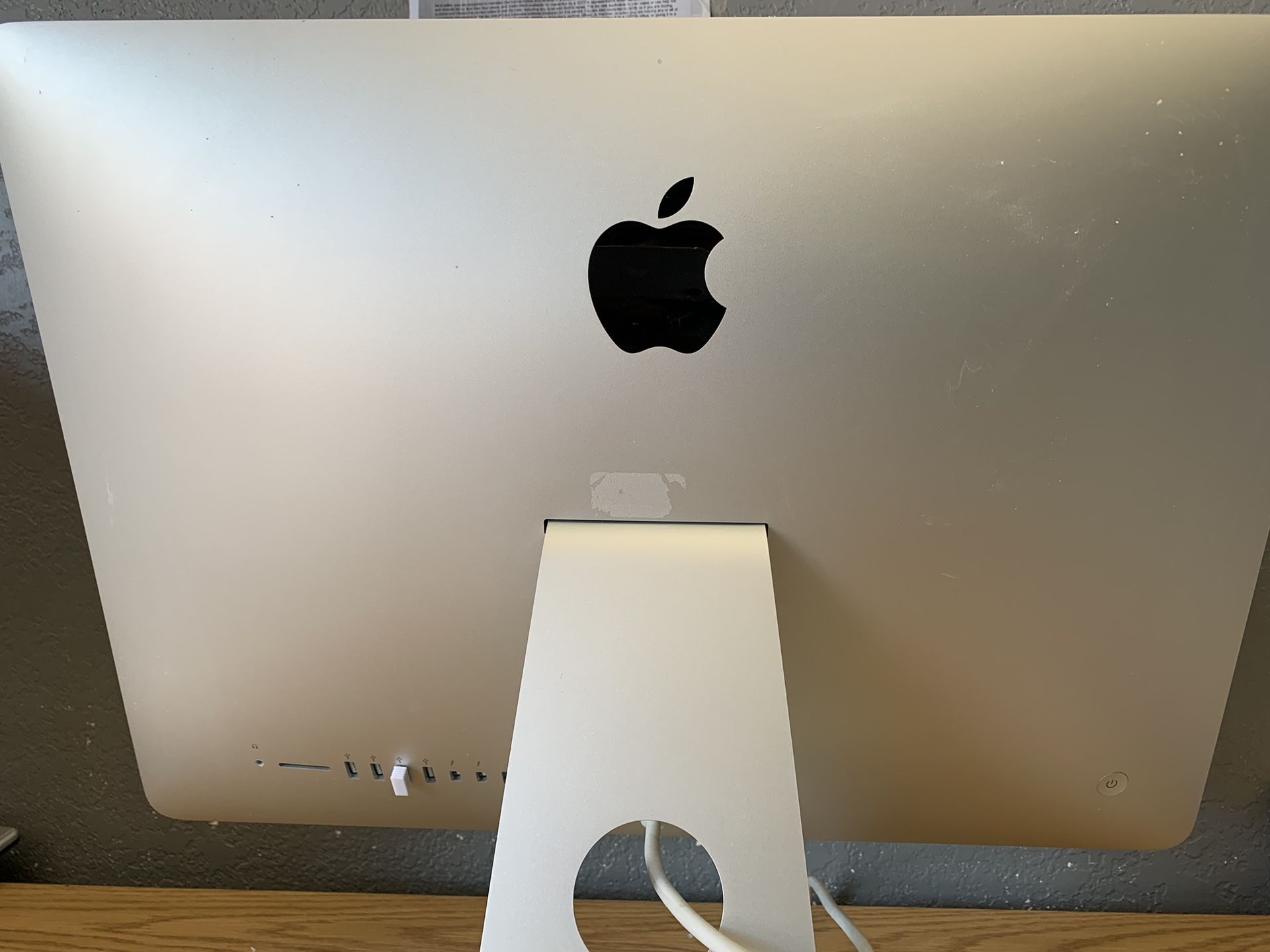 iMac 21.5 inches Mac OS Catalina