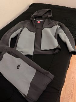 Nike tech grey/black
