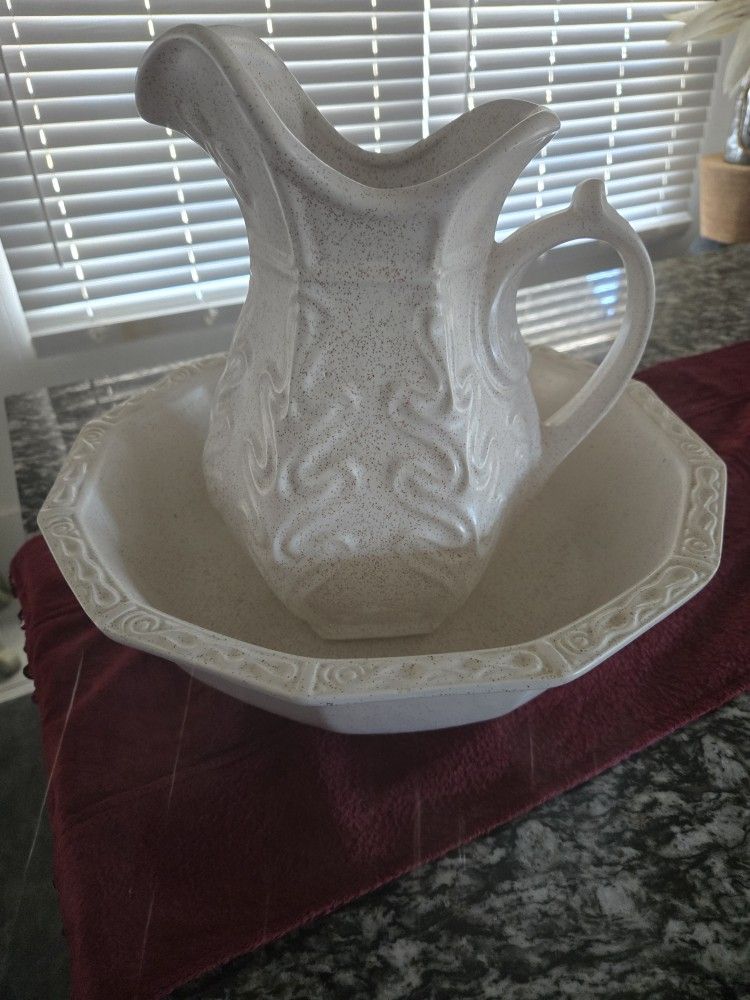 Pitcher And Basin Set