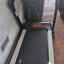 Sole Treadmill Machine 