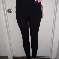 New Women's Leggings Available In Size Small And Medium 