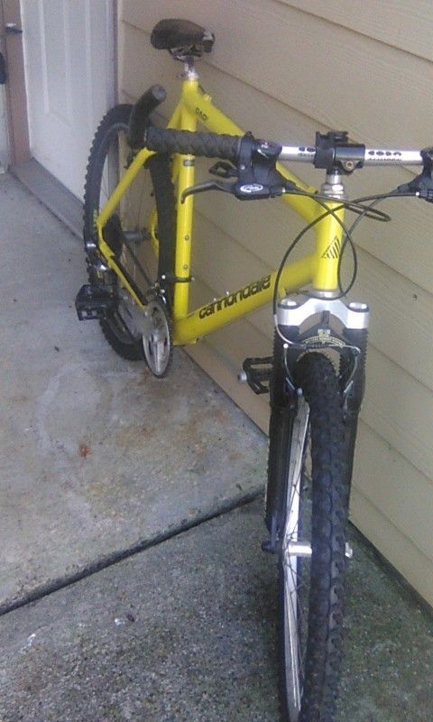 Early 90s Cannondale Cad3 mountain bike near mint condition! Very light weight fits a rider 5 foot to 5 foot 9