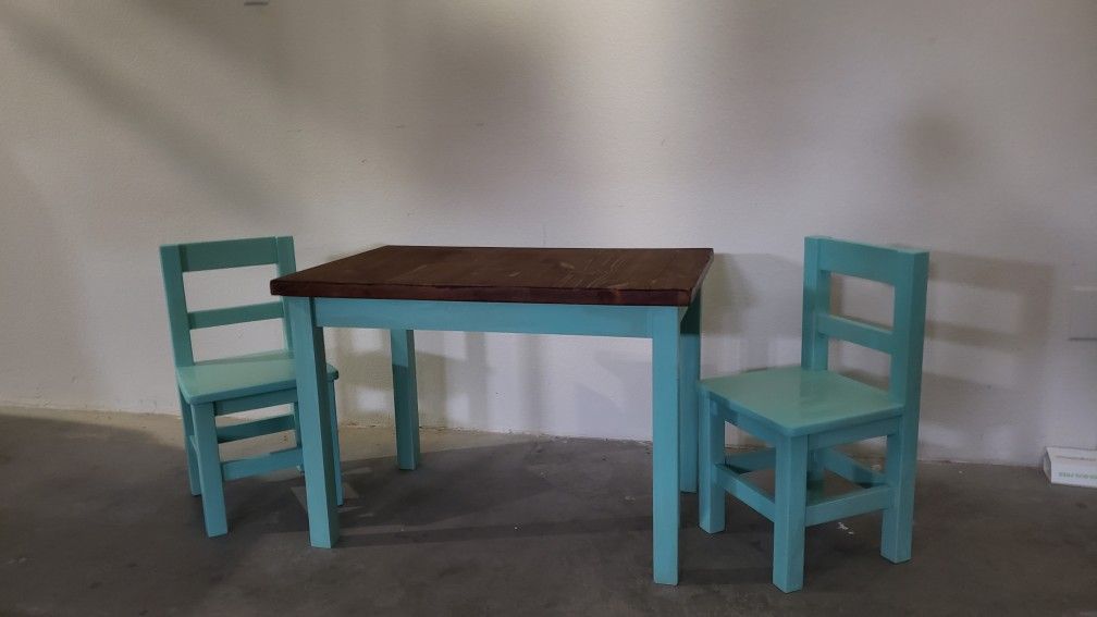 Solid Wood Toddler/Kids Desk and Chairs (handmade)