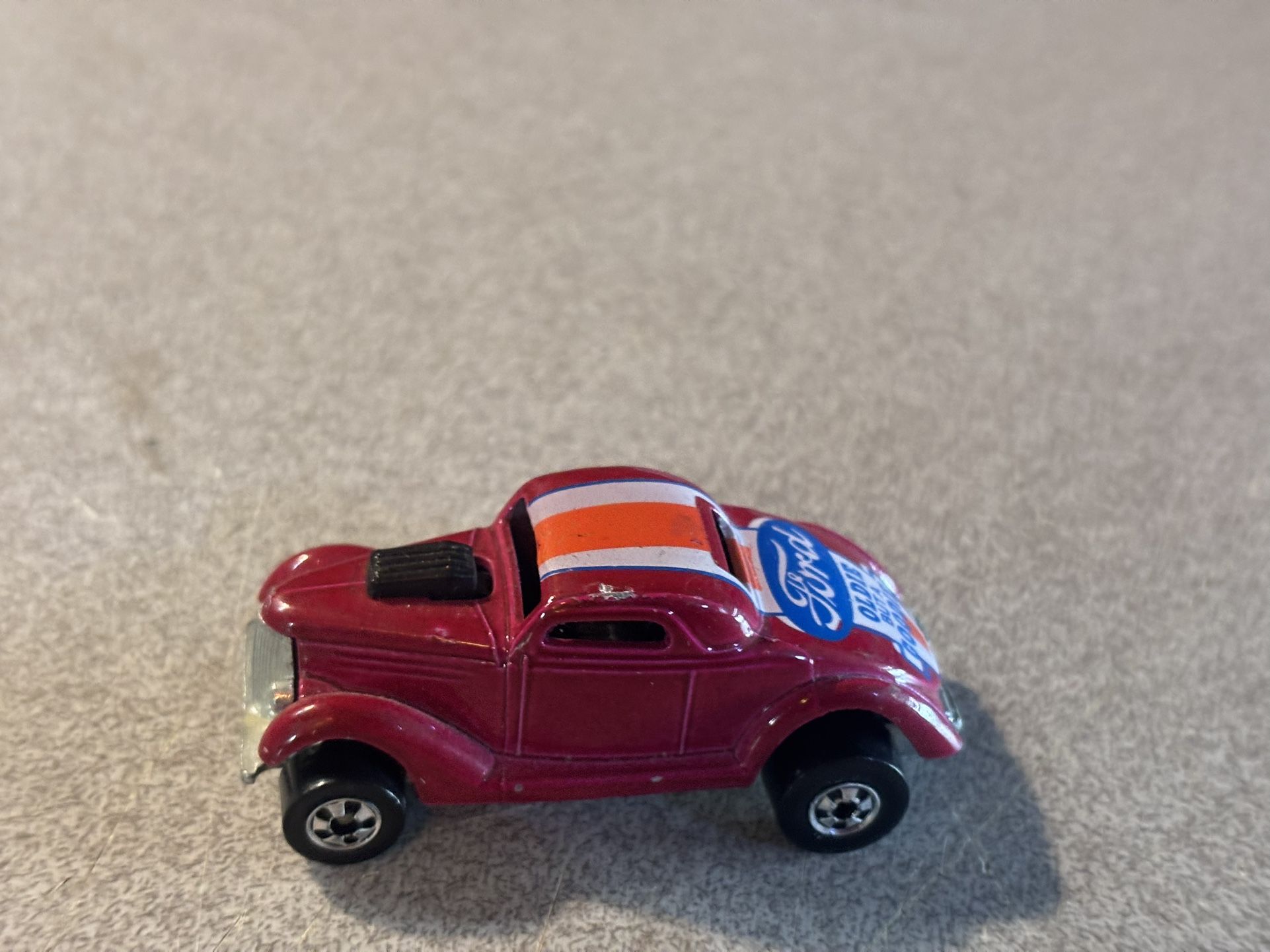 Hot Wheels Neet Streeter (1975) Red / Burgundy Ford Oldie