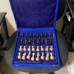 Fine Marble Chess Set(NEED GONE)