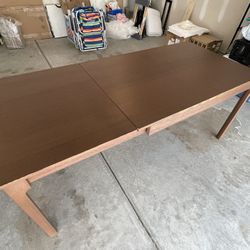 IKEA Extendable Dining Table – Seats 4-6