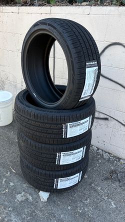 4 New tire 235/40/18 RoyalBlack RacingTrac