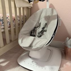 4moms Mamaroo Swing (motion)