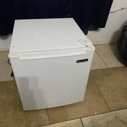 Magic Chef Mini Fridge 